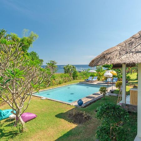Absolute Beach Front Villa Umeanyar Exterior photo