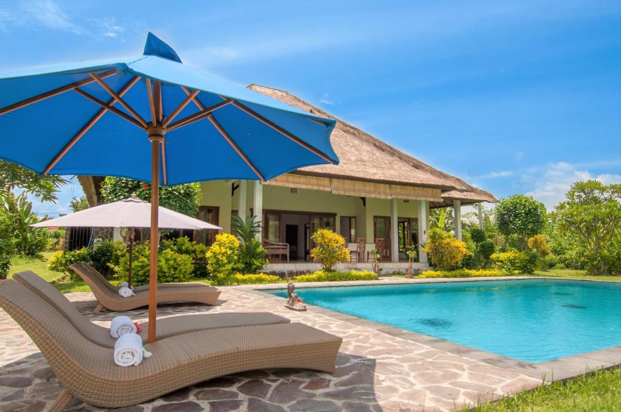 Absolute Beach Front Villa Umeanyar Exterior photo