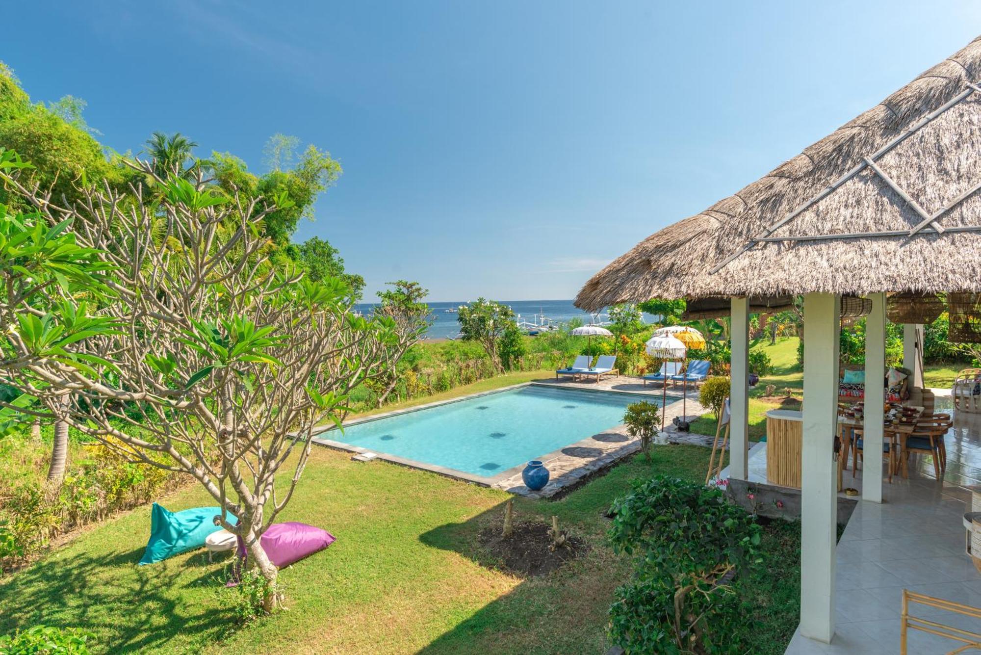 Absolute Beach Front Villa Umeanyar Exterior photo