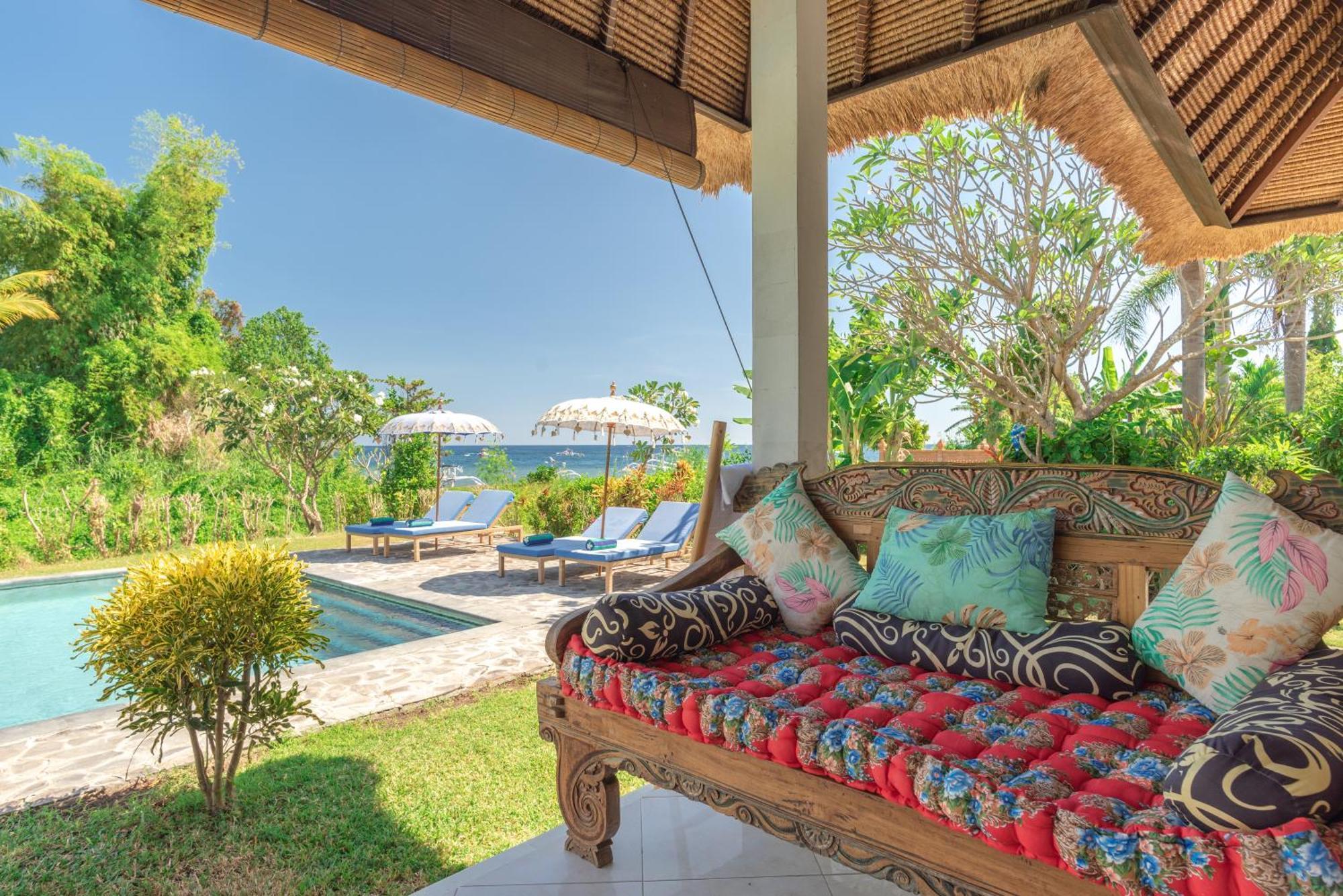 Absolute Beach Front Villa Umeanyar Exterior photo