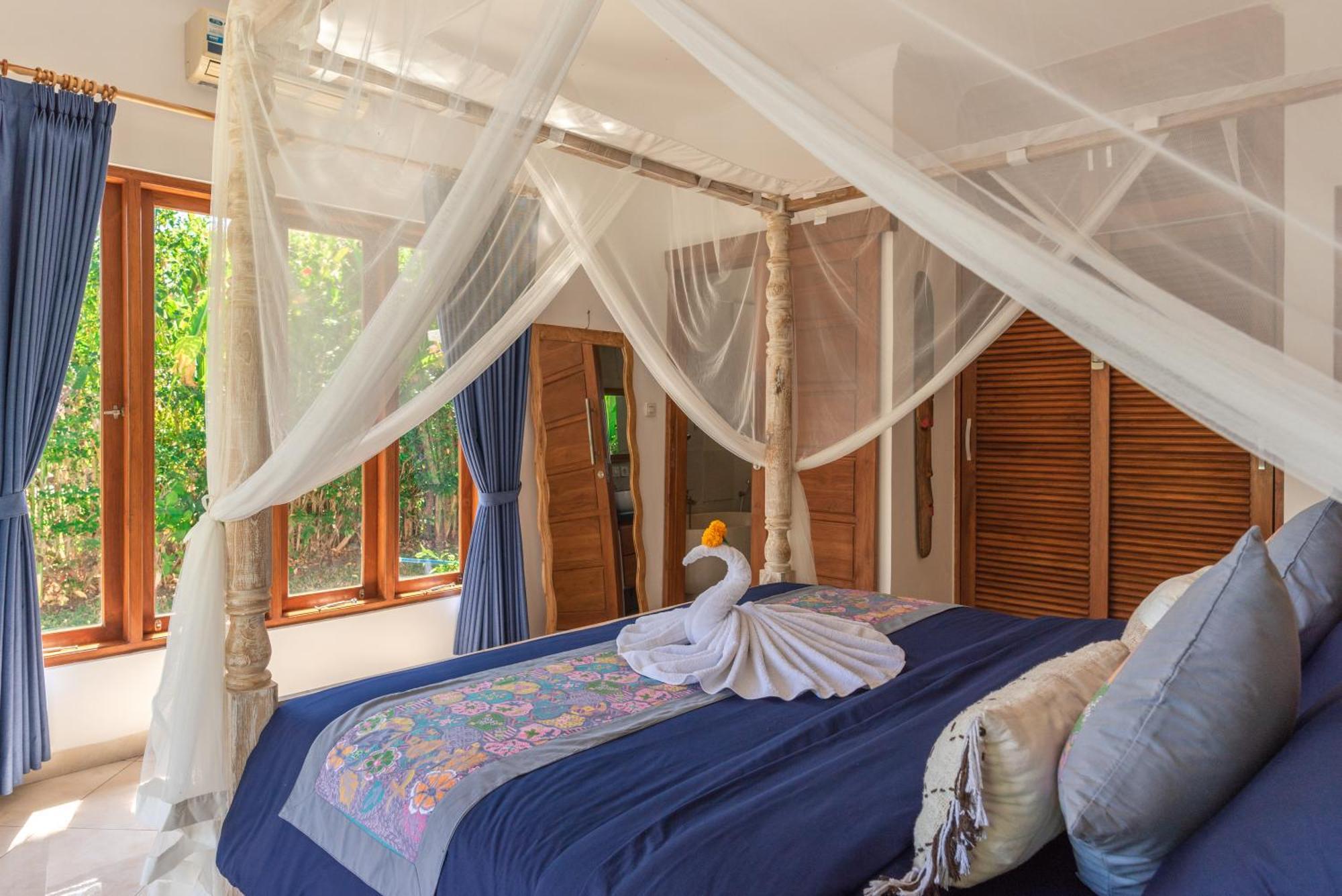Absolute Beach Front Villa Umeanyar Exterior photo
