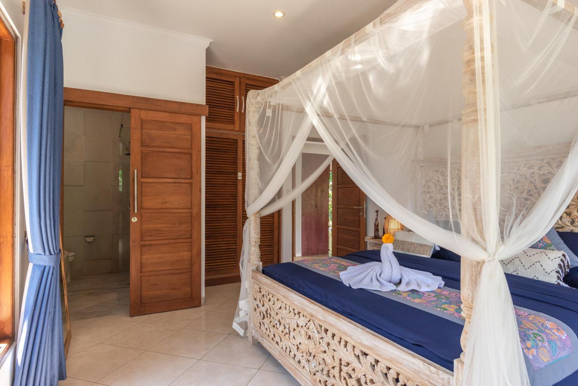 Absolute Beach Front Villa Umeanyar Exterior photo