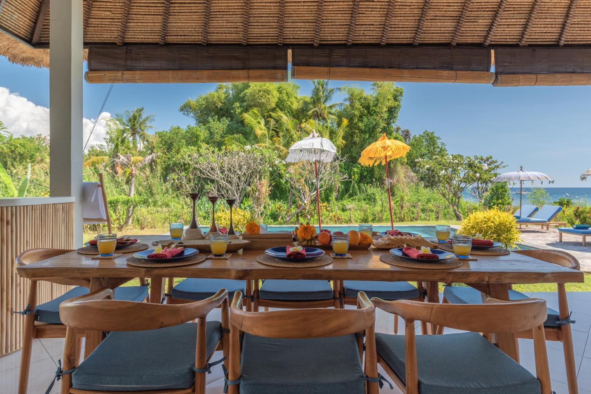 Absolute Beach Front Villa Umeanyar Exterior photo