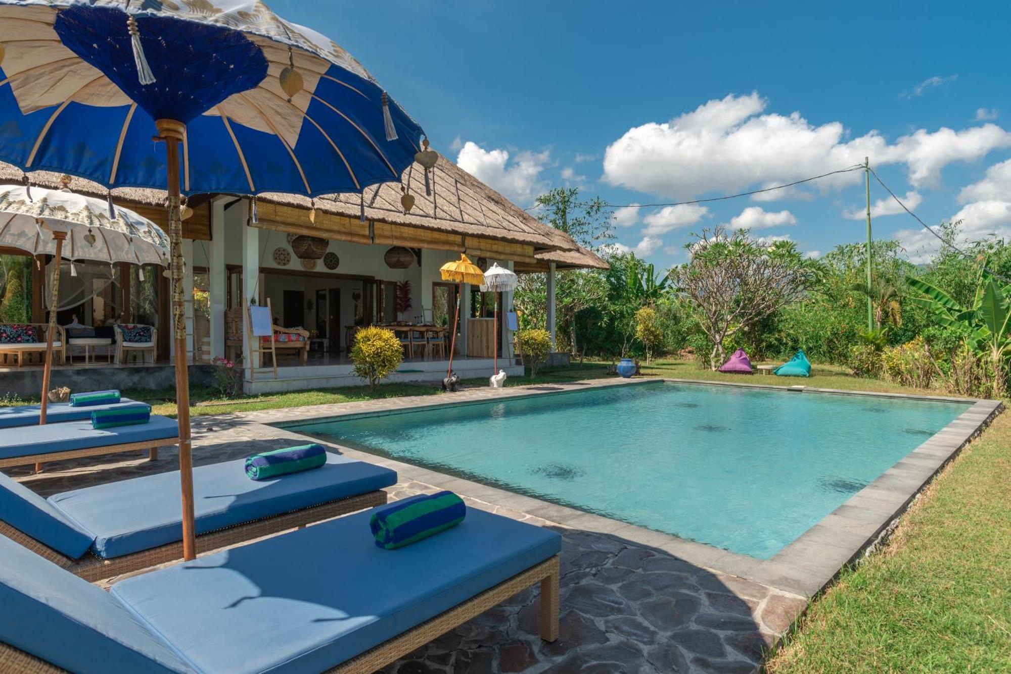 Absolute Beach Front Villa Umeanyar Exterior photo