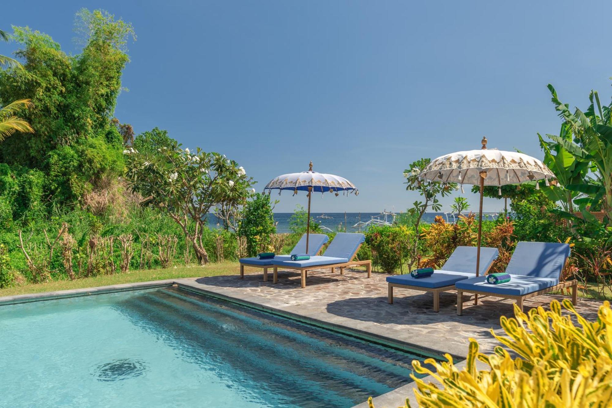 Absolute Beach Front Villa Umeanyar Exterior photo