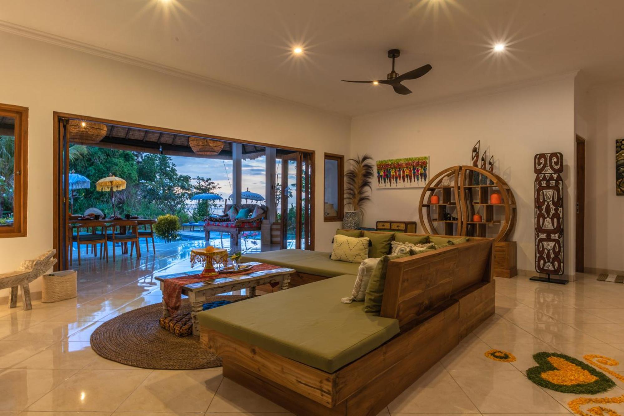 Absolute Beach Front Villa Umeanyar Exterior photo