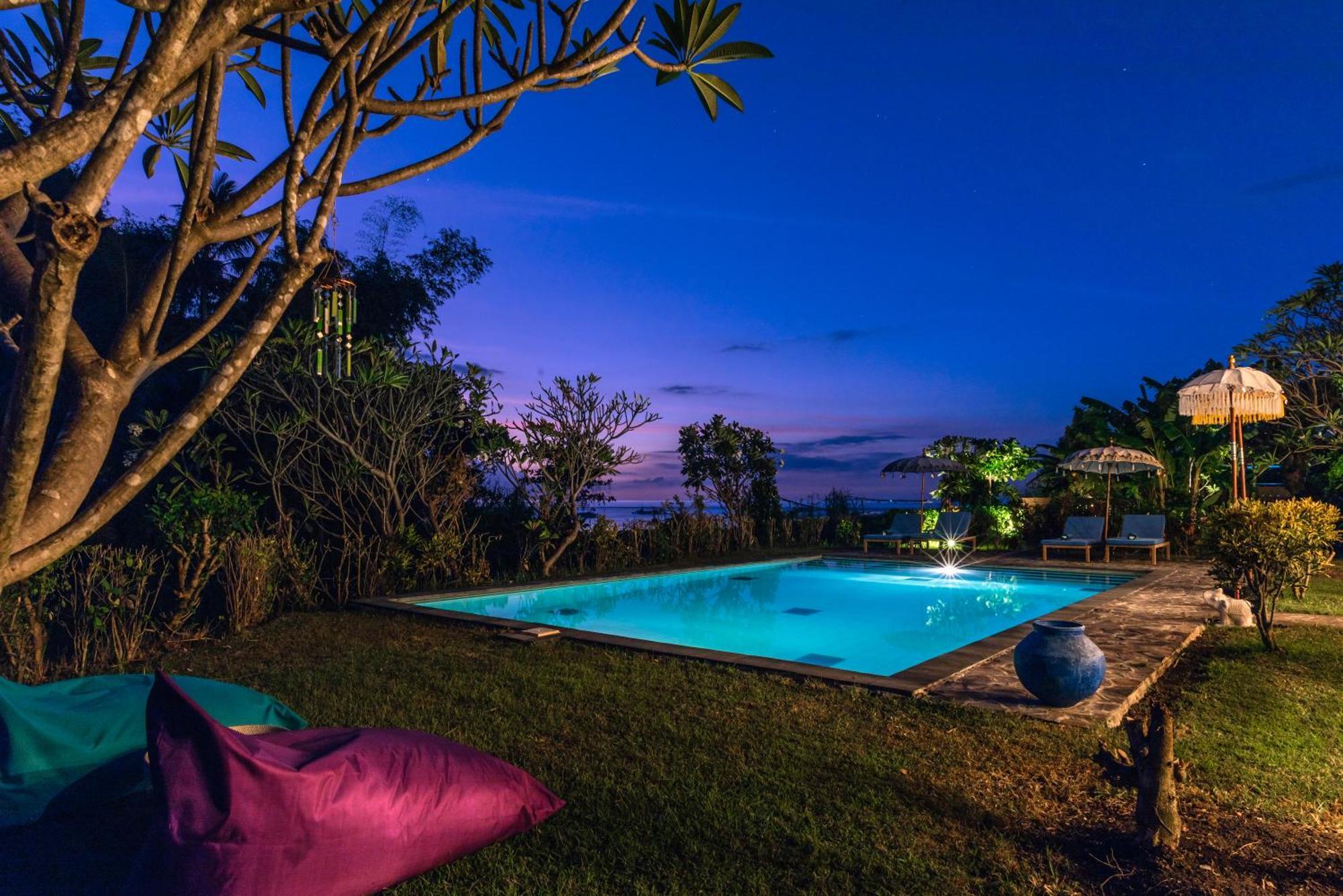 Absolute Beach Front Villa Umeanyar Exterior photo