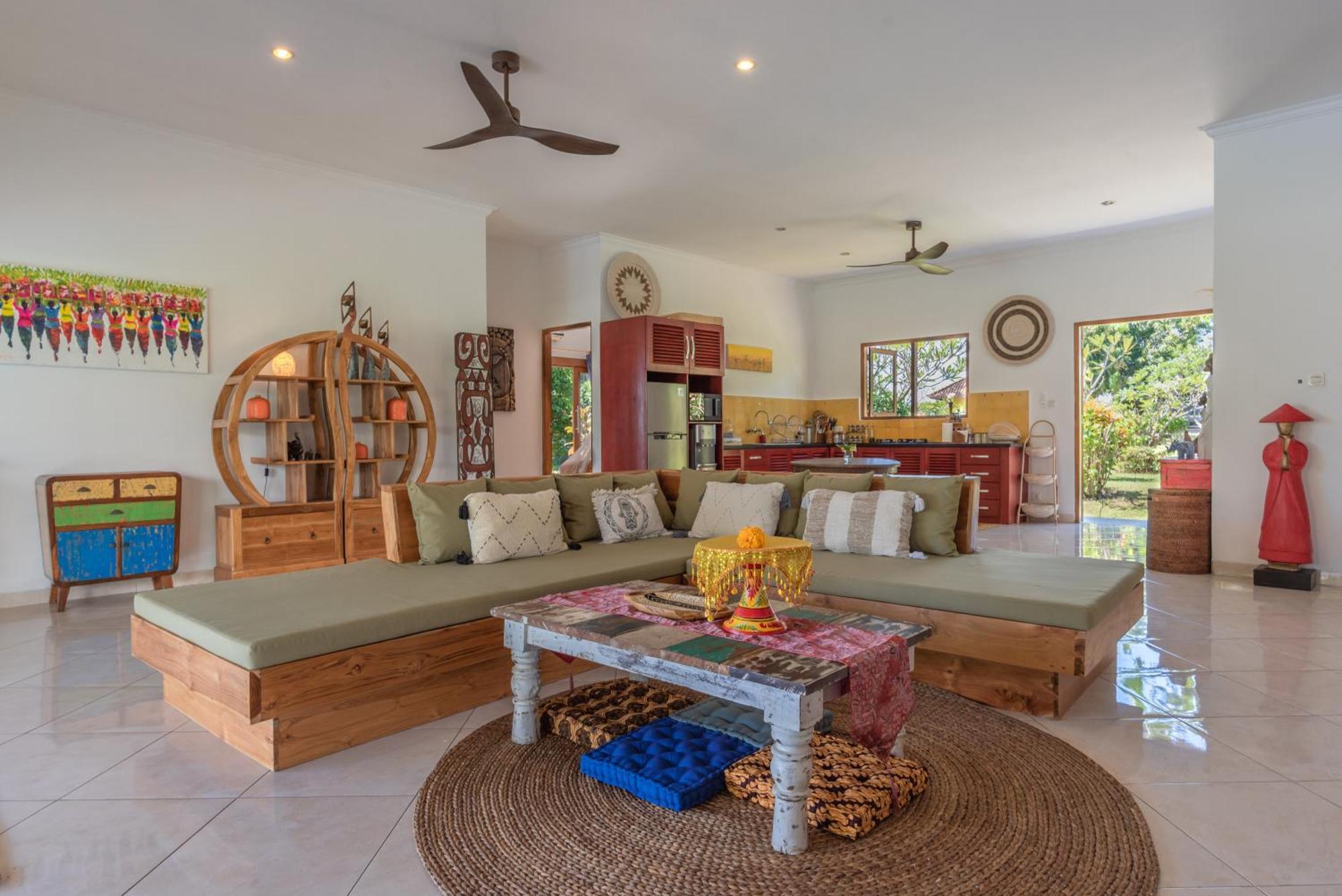 Absolute Beach Front Villa Umeanyar Exterior photo