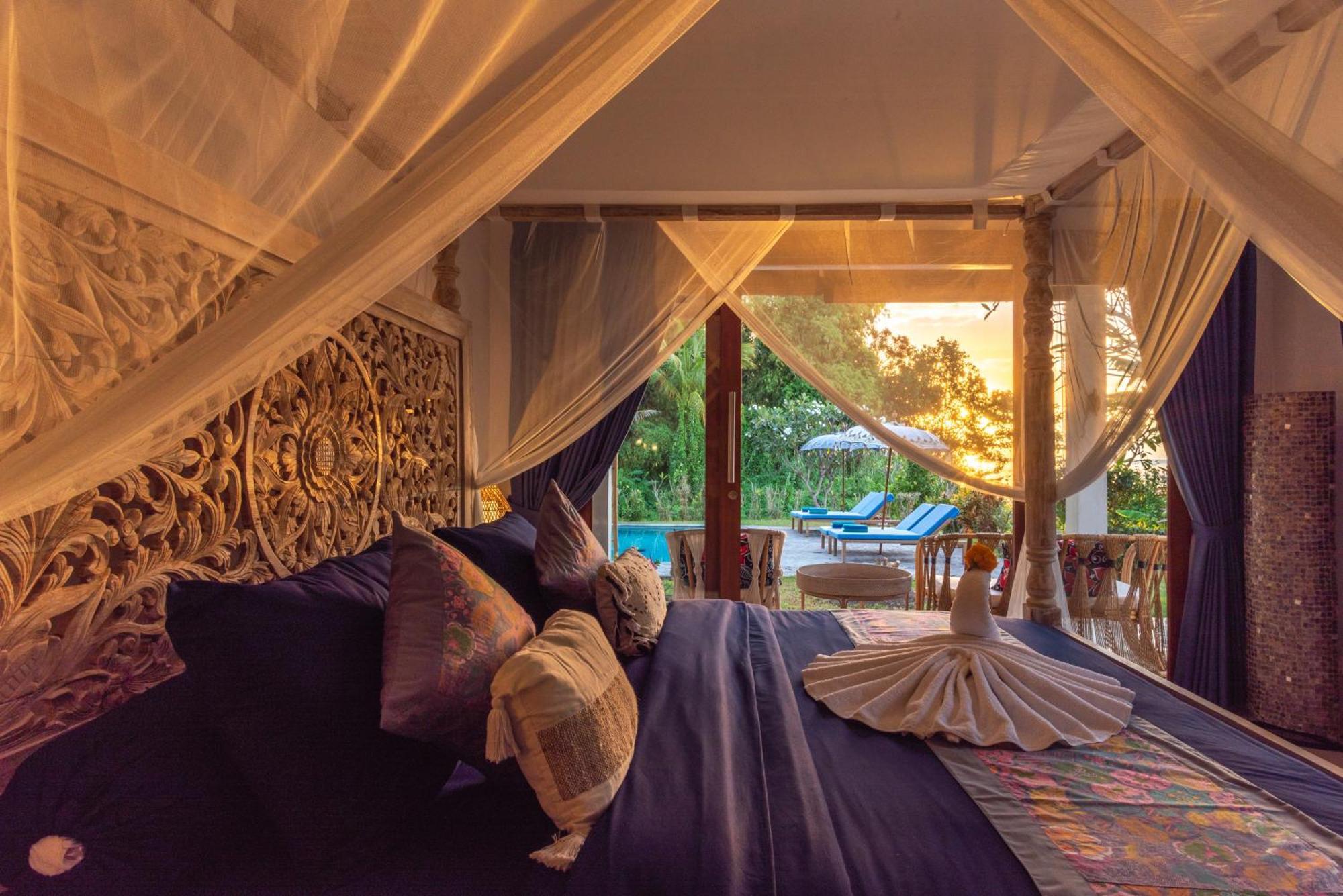 Absolute Beach Front Villa Umeanyar Exterior photo