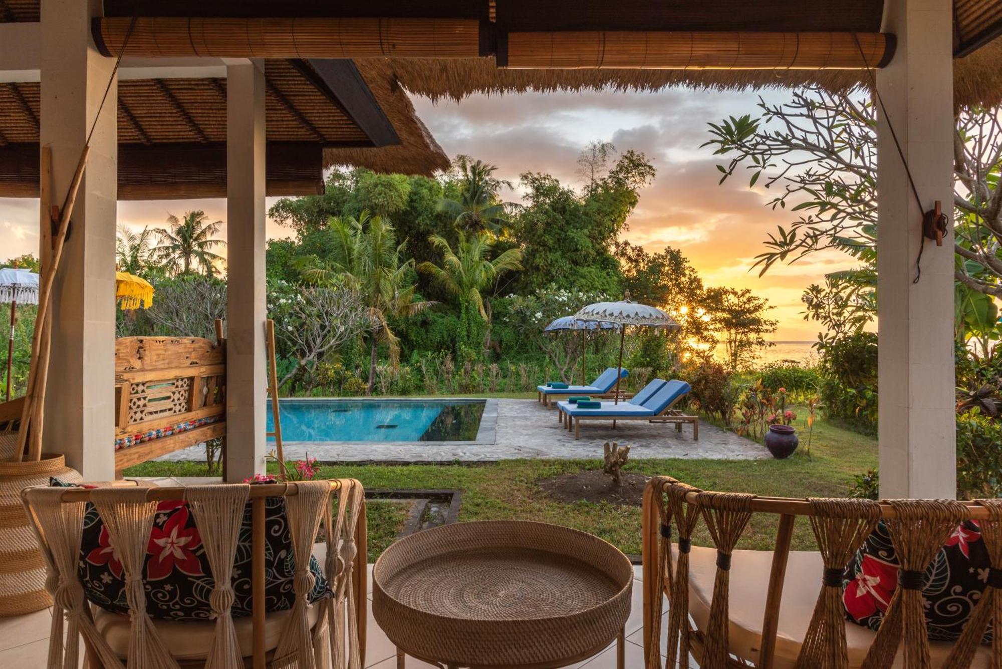 Absolute Beach Front Villa Umeanyar Exterior photo