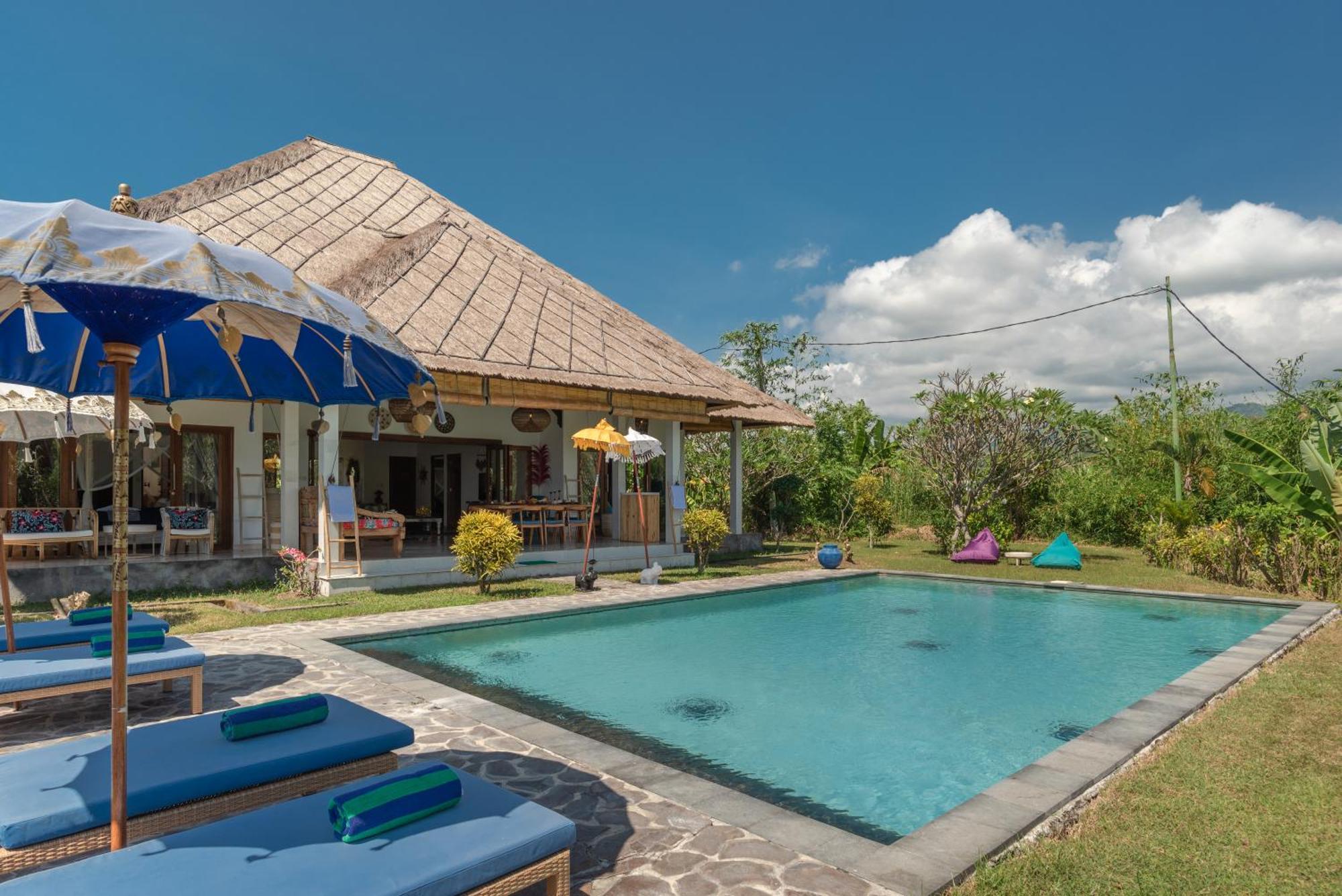 Absolute Beach Front Villa Umeanyar Exterior photo
