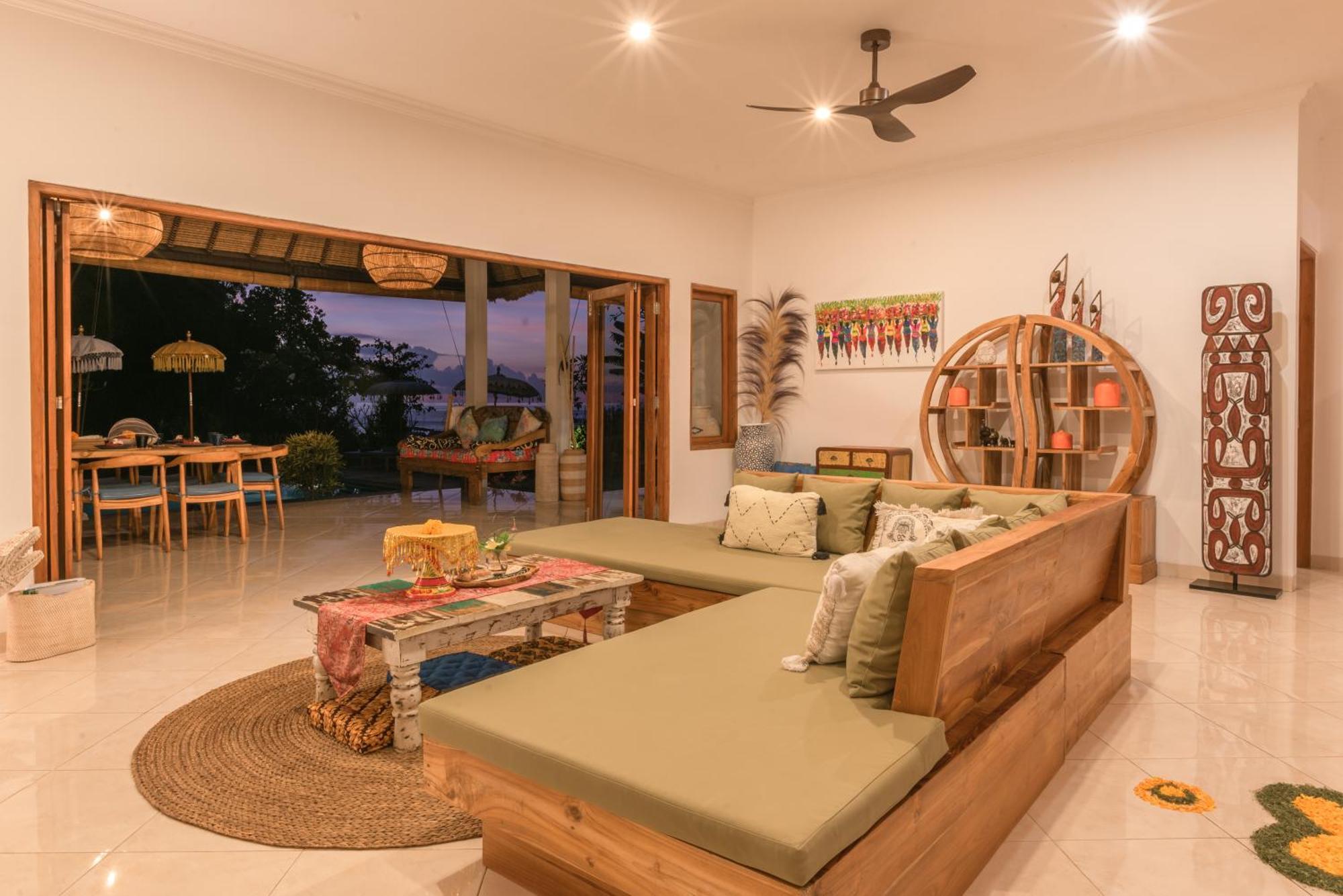 Absolute Beach Front Villa Umeanyar Exterior photo