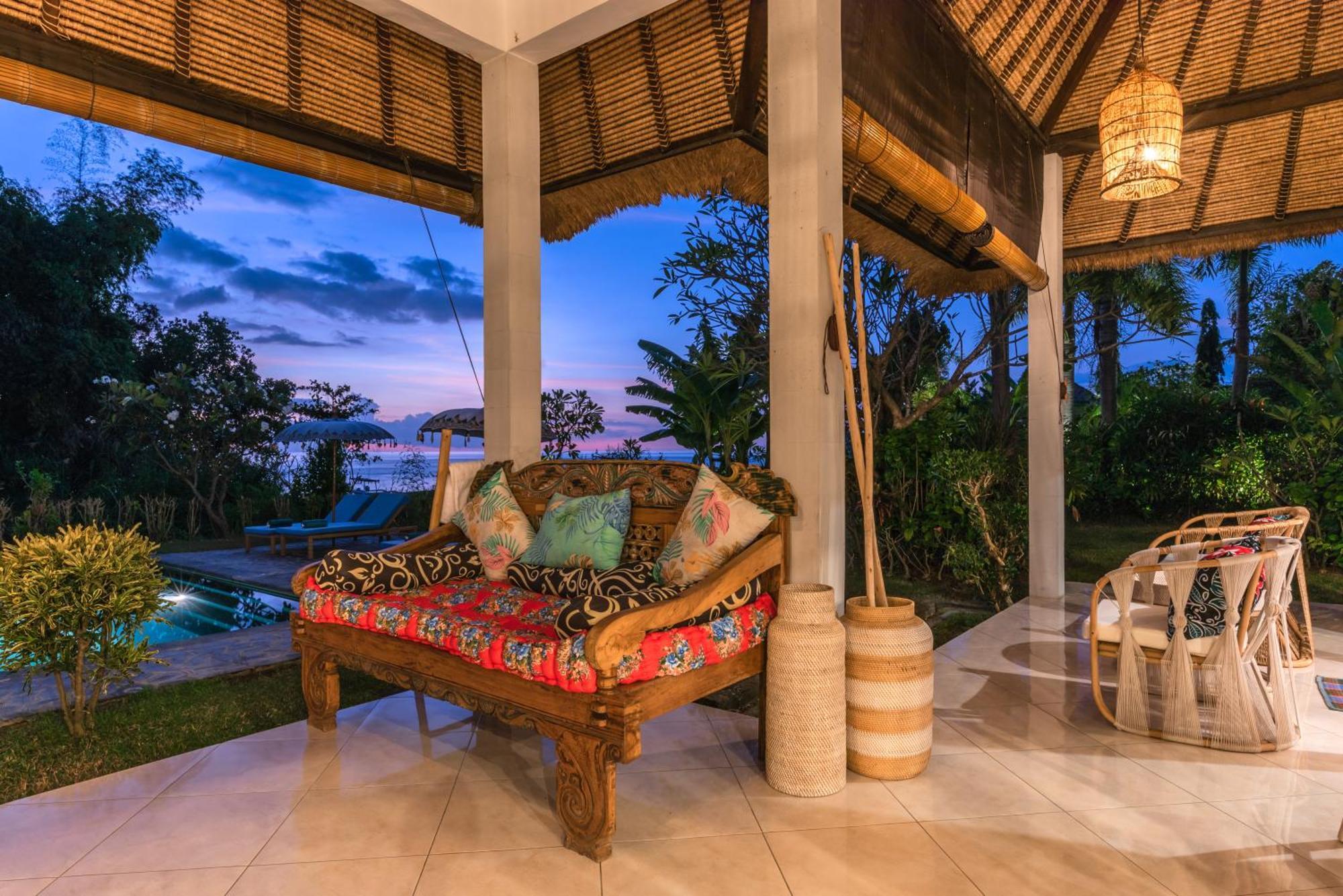 Absolute Beach Front Villa Umeanyar Exterior photo