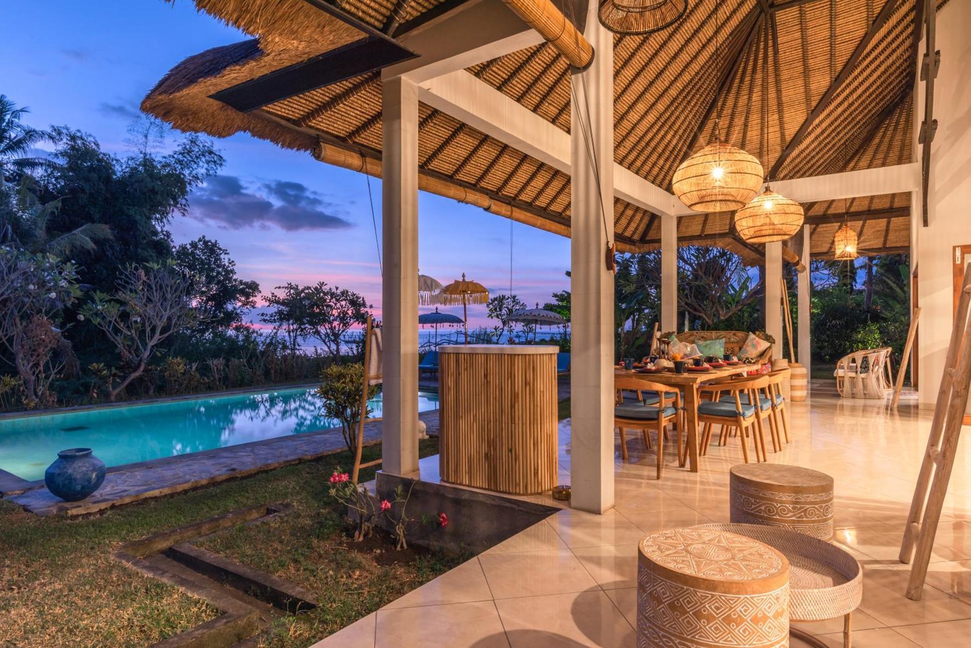 Absolute Beach Front Villa Umeanyar Exterior photo
